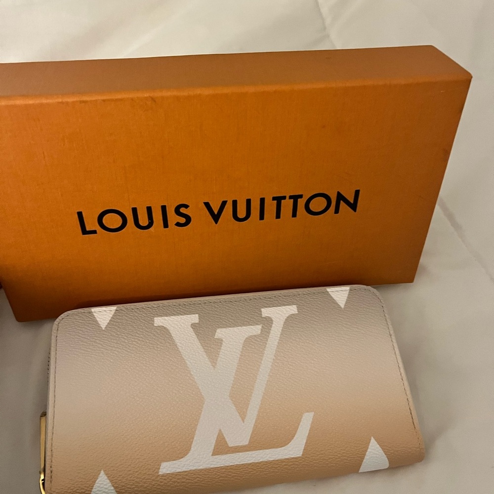 LOUIS VUITTON ZIPPY WALLET - BY THE POOL COLLECTION